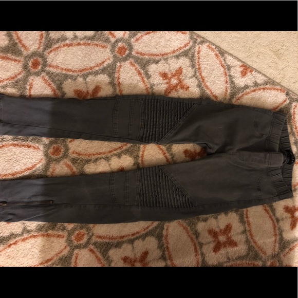 NWT jeggings with zippers - Picture 5 of 7